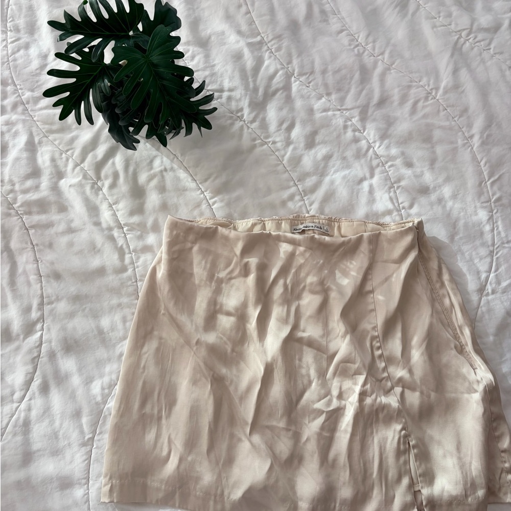 A&F Cream Satin Women's Skort - Picture 3 of 3